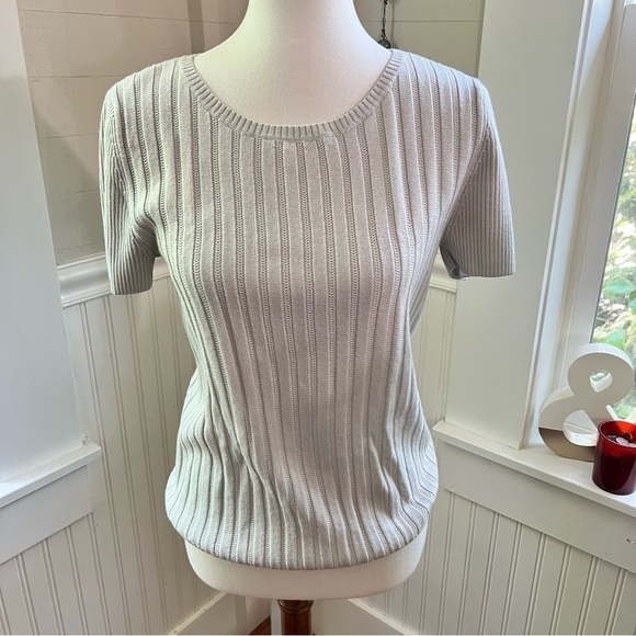 St. John Ribbed Short Sleeve 100% Wool Sweater Cream - Medium - Minimalist Chic - Picture 1 of 13